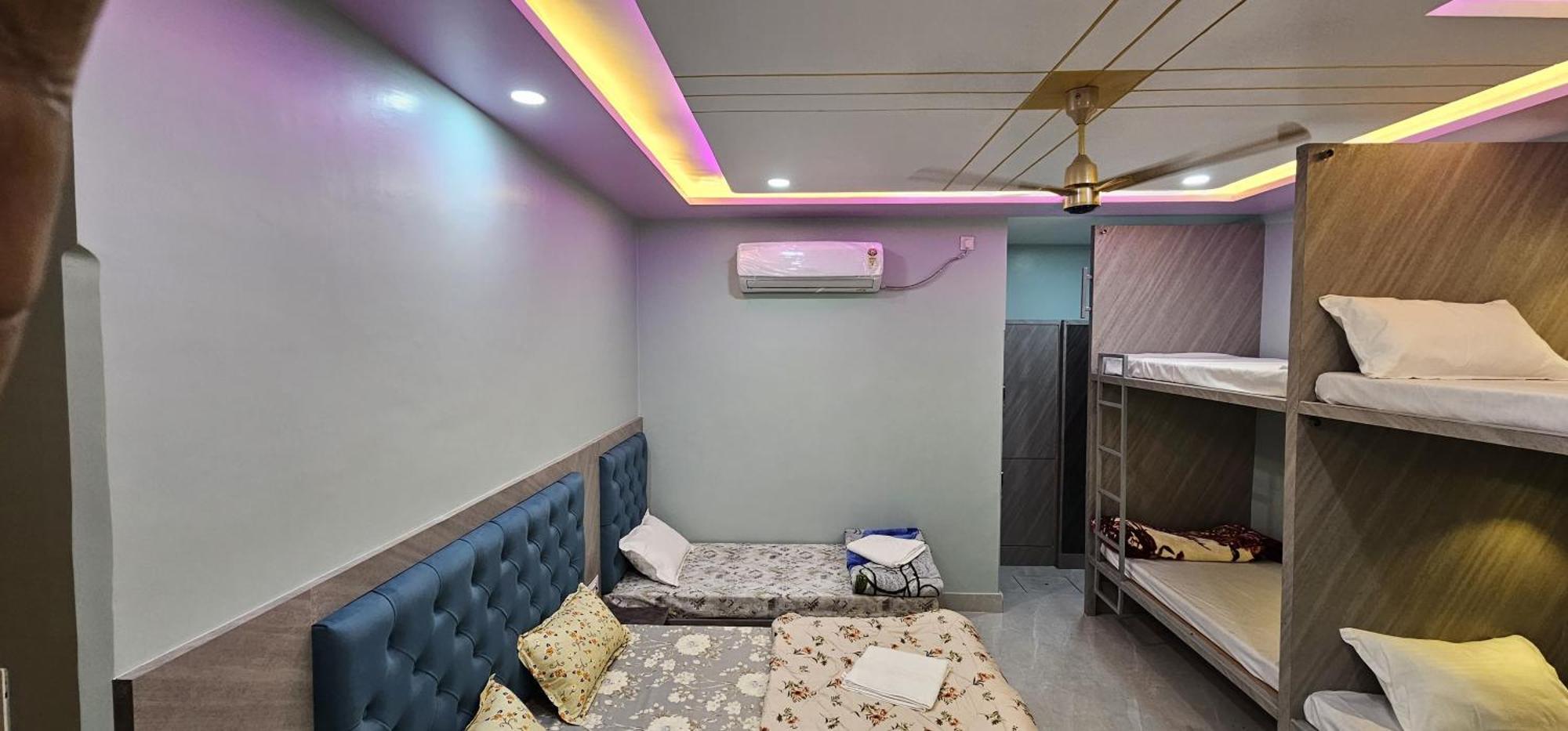 Kashi Om Guest house *