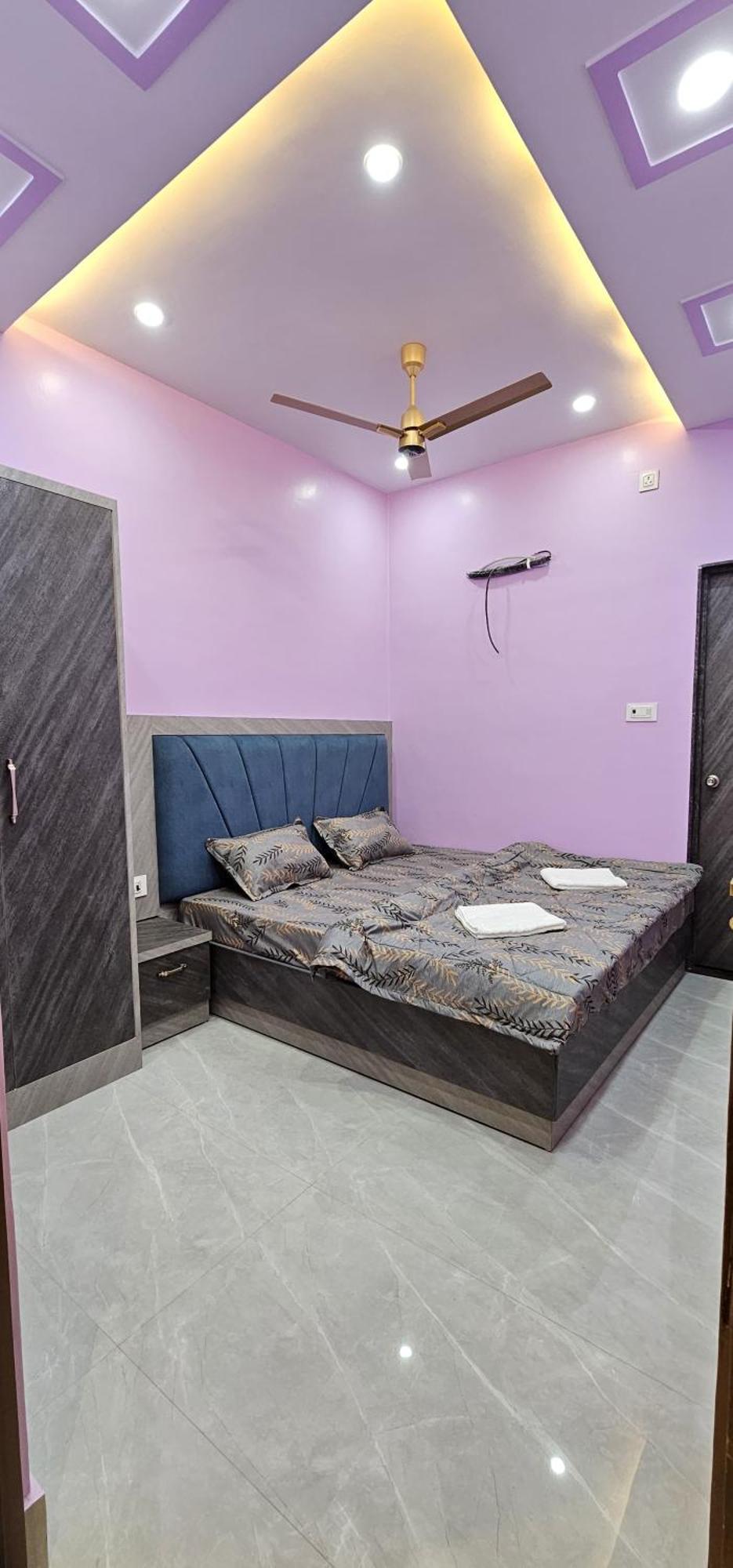 Kashi Om Guest house *