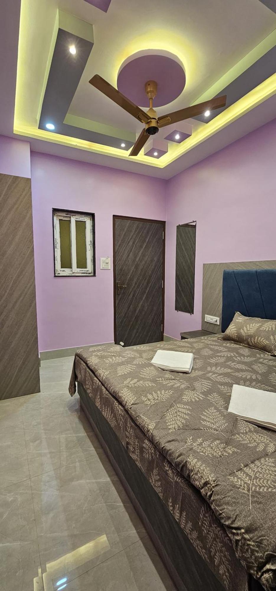 Kashi Om Guest house