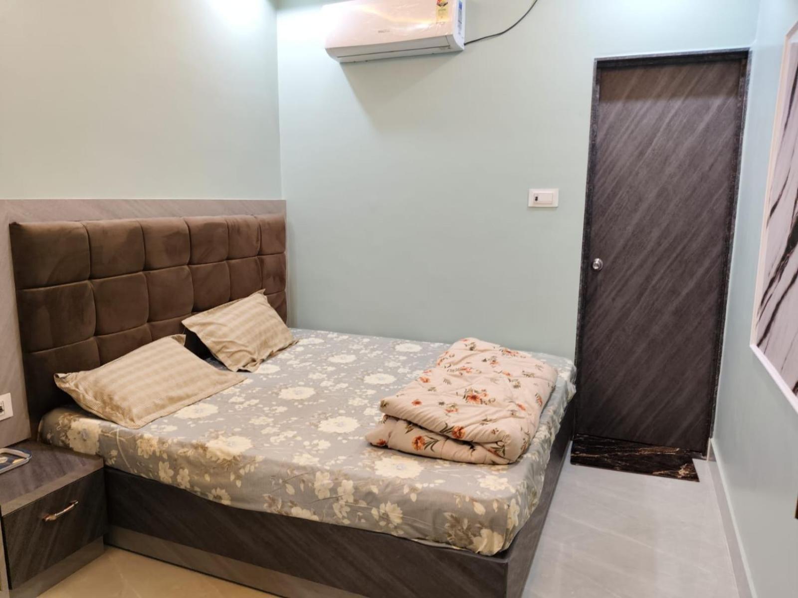 Kashi Om Guest house *